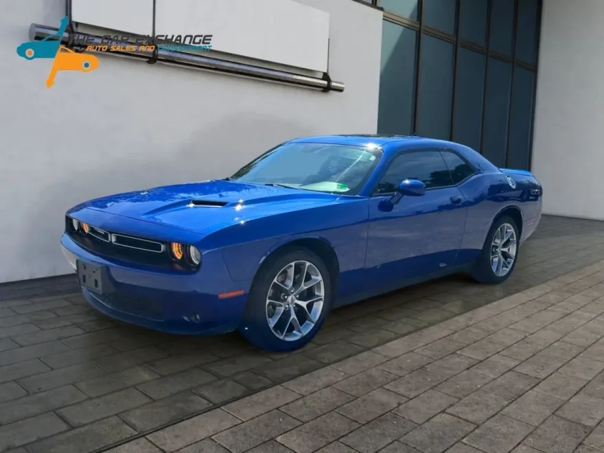 2021 Dodge Challenger SXT photo 1