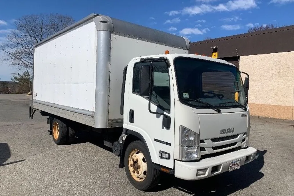 2019 Isuzu NPR photo 1