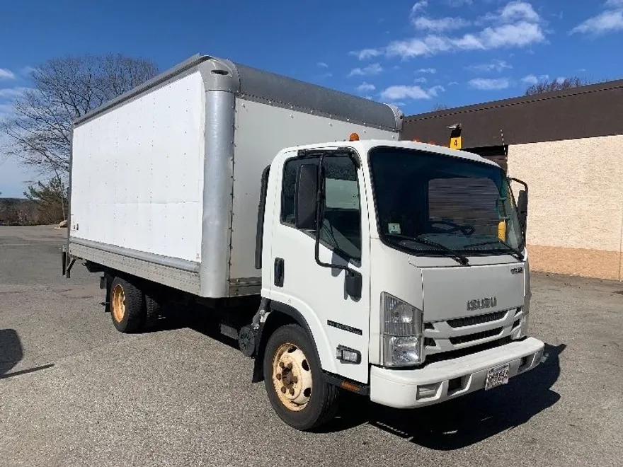 2019 Isuzu NPR photo 1