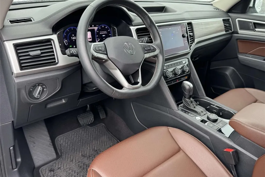 2021 Volkswagen Atlas SEL photo 1