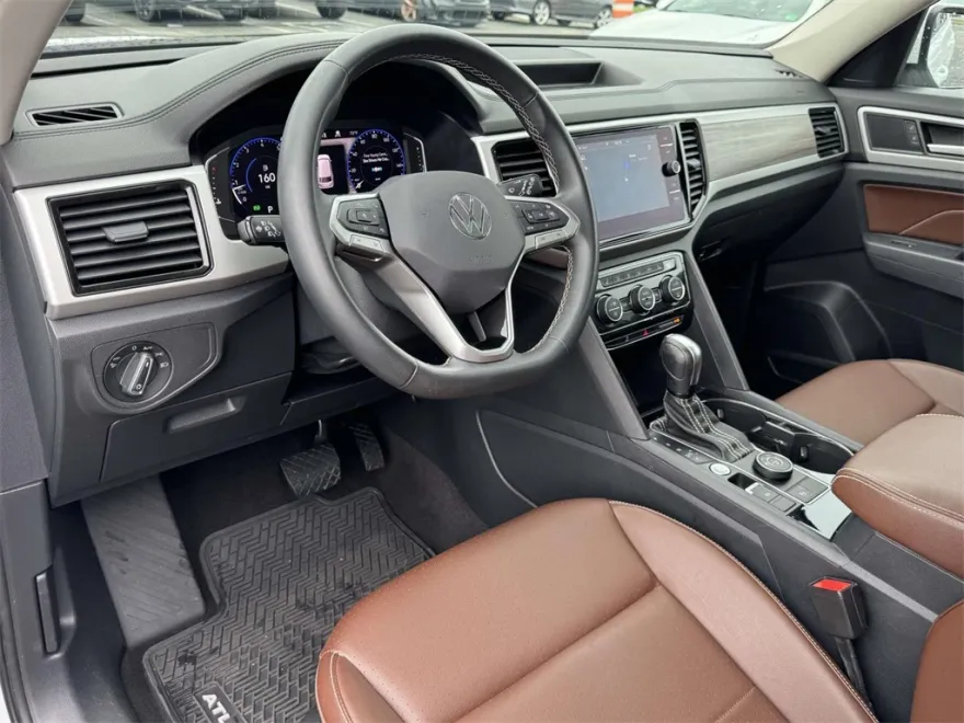 2021 Volkswagen Atlas SEL photo 1