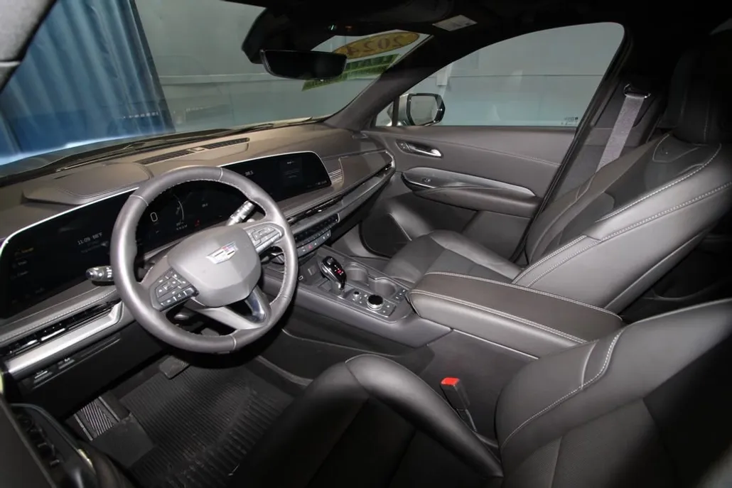 2024 Cadillac XT4 Premium Luxury photo 1