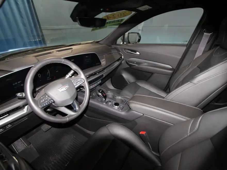 2024 Cadillac XT4 Premium Luxury photo 1