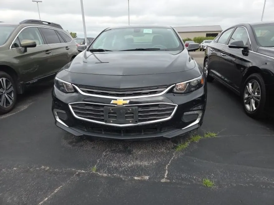 2016 Chevrolet Malibu 1LT photo 1