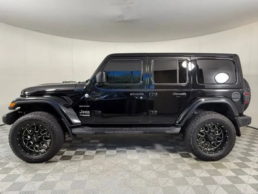 2021 Jeep Wrangler Unlimited Sahara photo 1