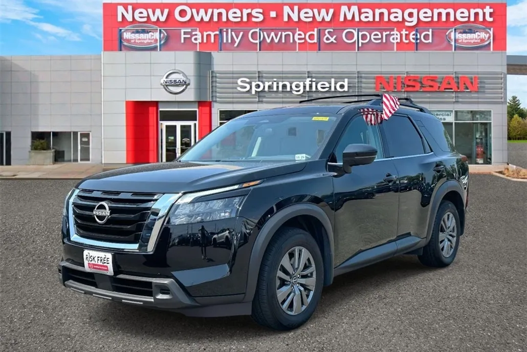 2024 Nissan Pathfinder SV photo 1