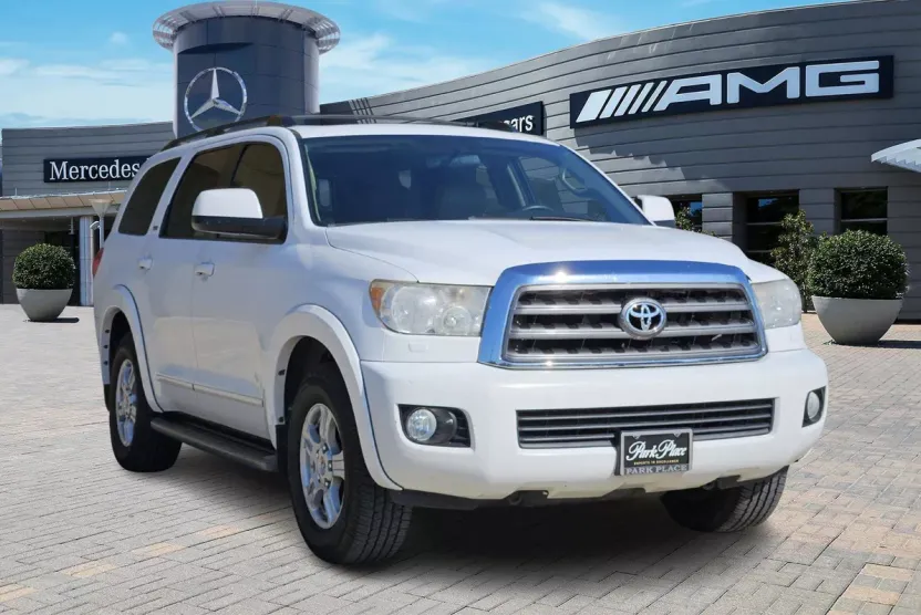 2011 Toyota Sequoia SR5 photo 1