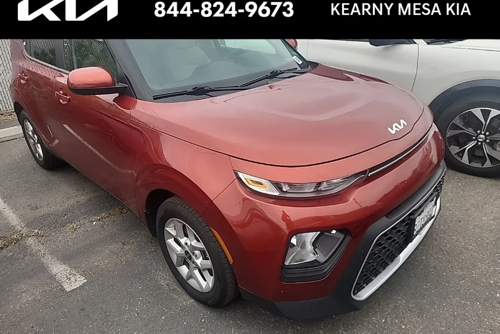 2022 Kia Soul LX photo 1