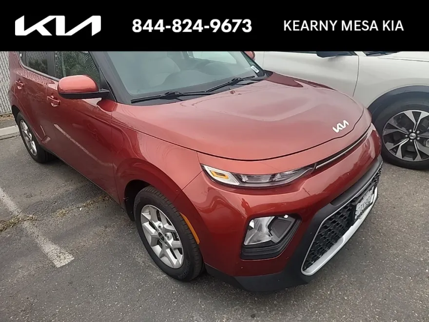 2022 Kia Soul LX photo 1