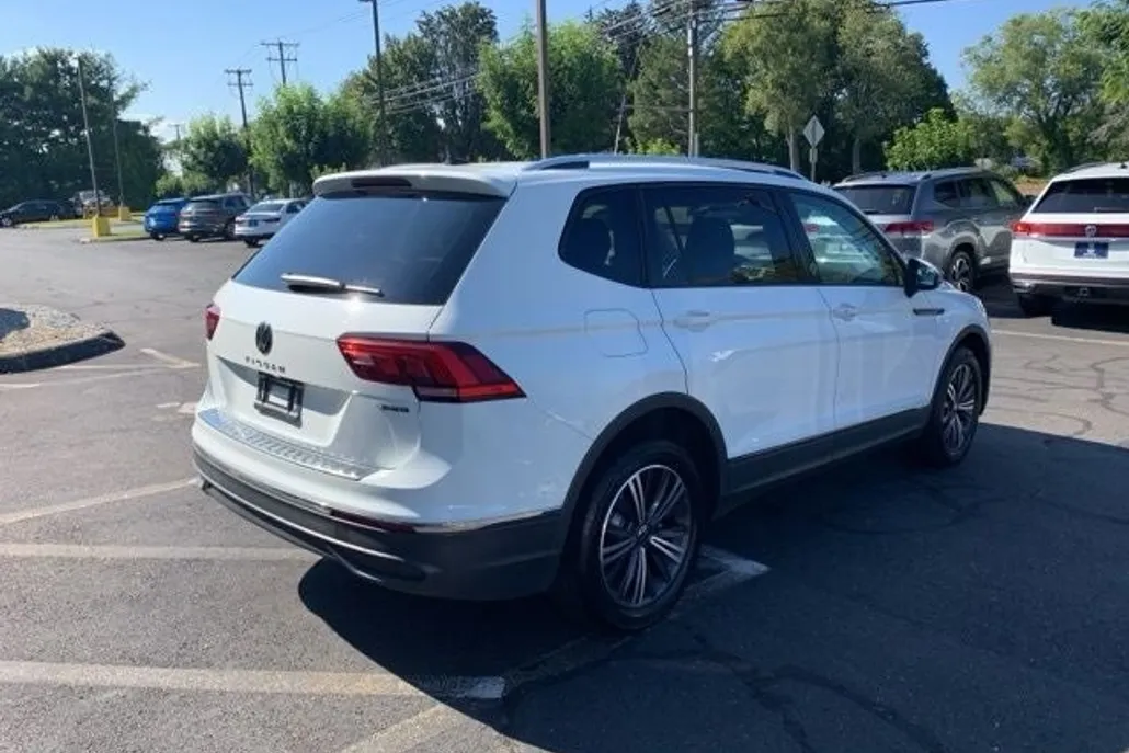 2024 Volkswagen Tiguan SE Wolfsburg Edition photo 1