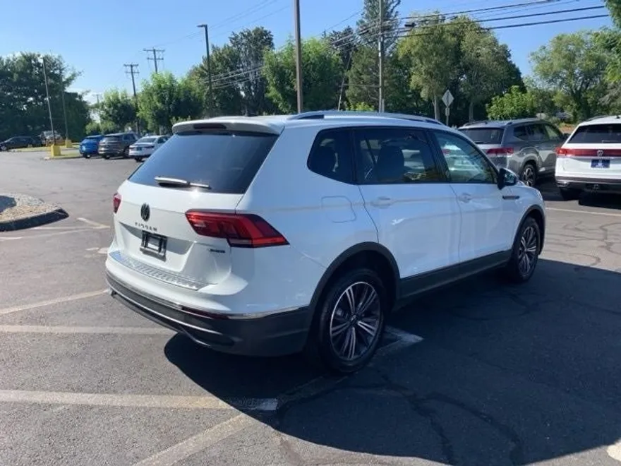 2024 Volkswagen Tiguan SE Wolfsburg Edition photo 1
