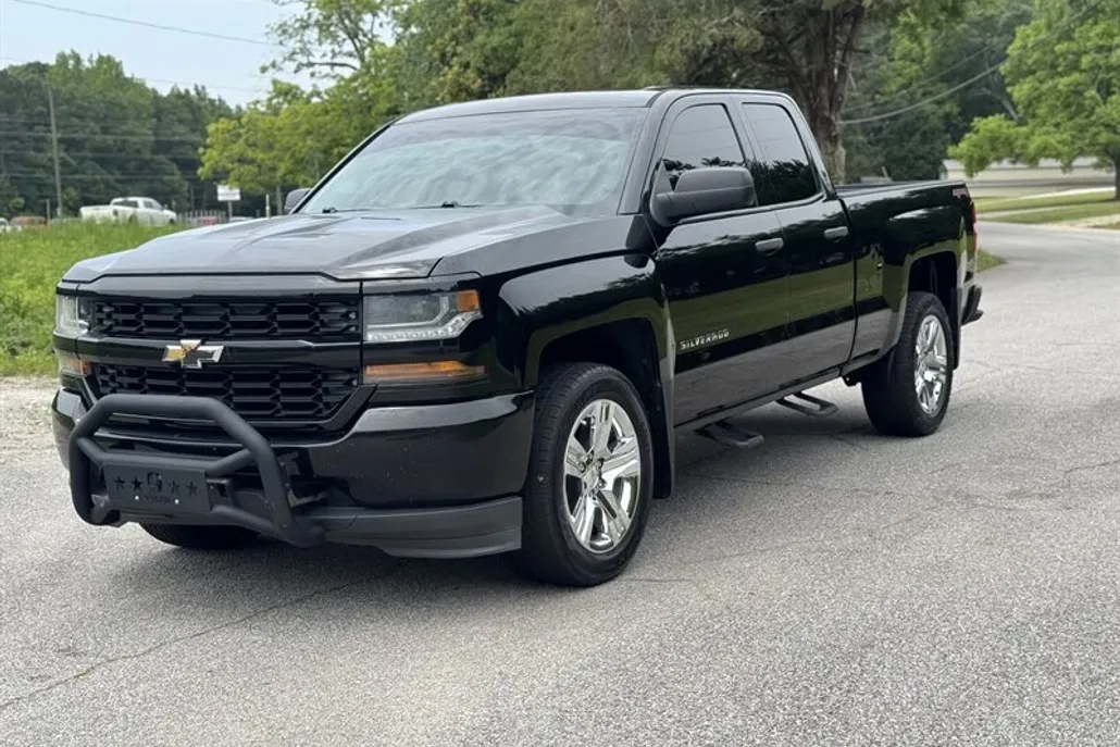 2016 Chevrolet Silverado 1500 Custom photo 1