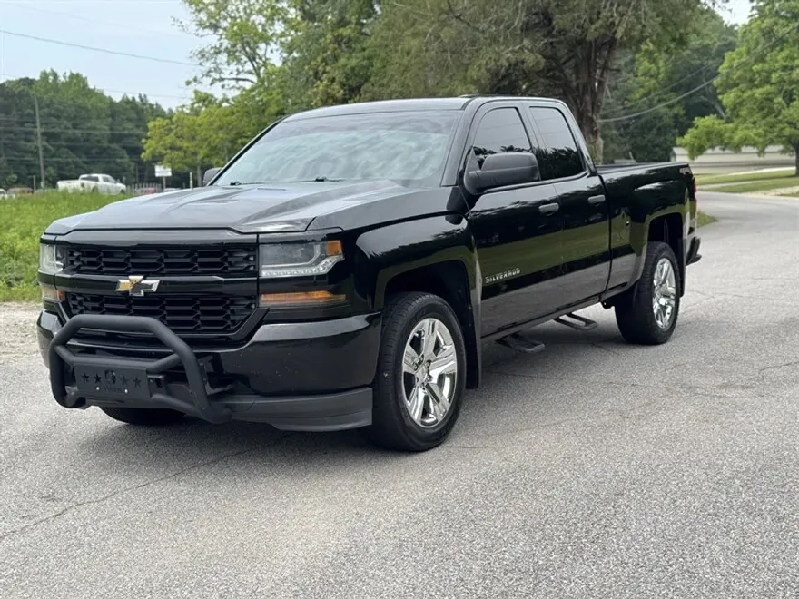 2016 Chevrolet Silverado 1500 Custom photo 1