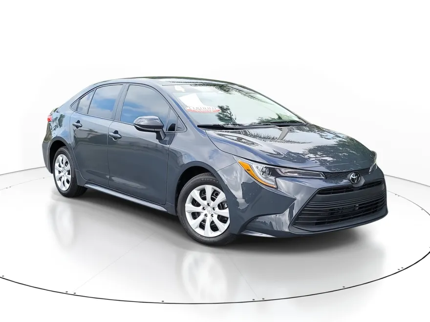 2024 Toyota Corolla LE photo 1