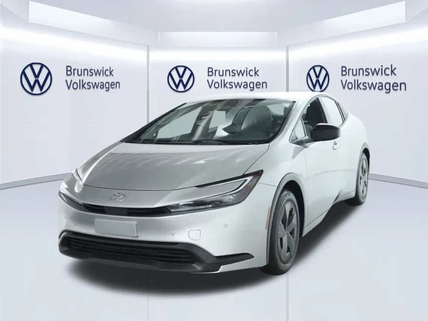 2025 Toyota Prius LE photo 1