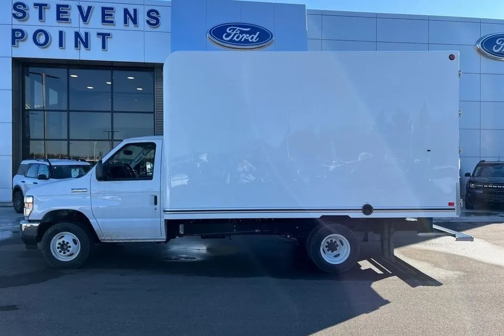 2024 Ford E-450 photo 1