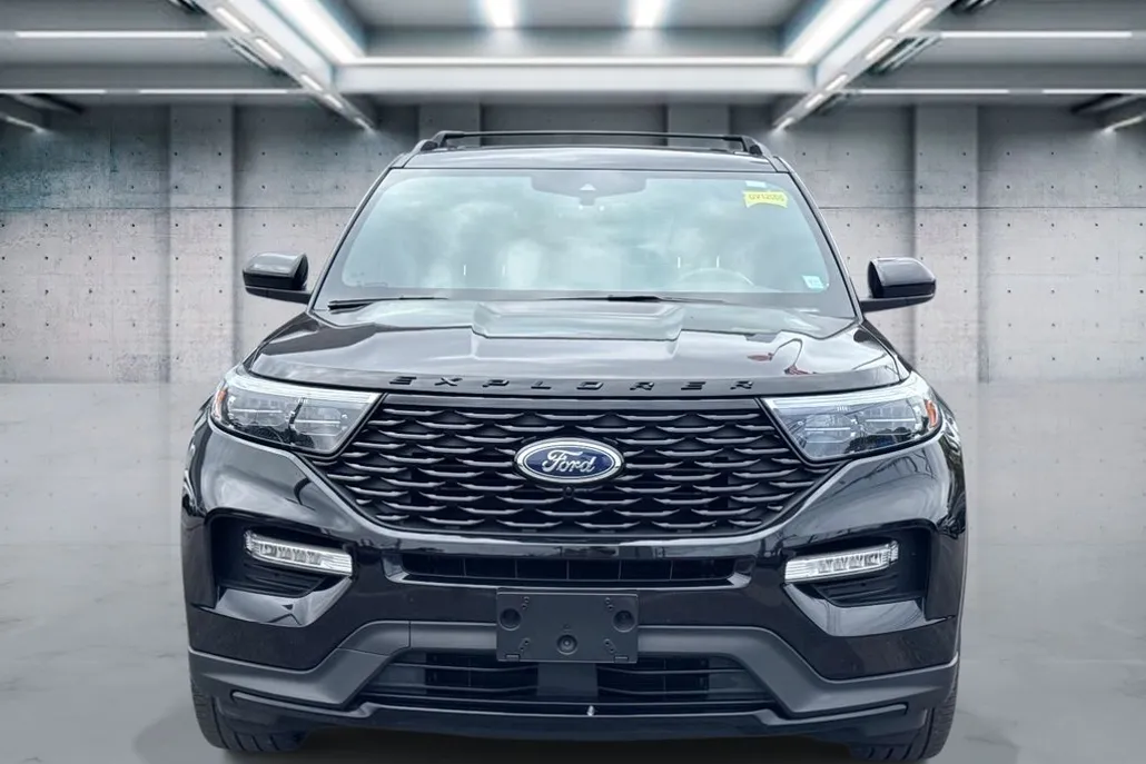 2023 Ford Explorer ST-Line photo 1
