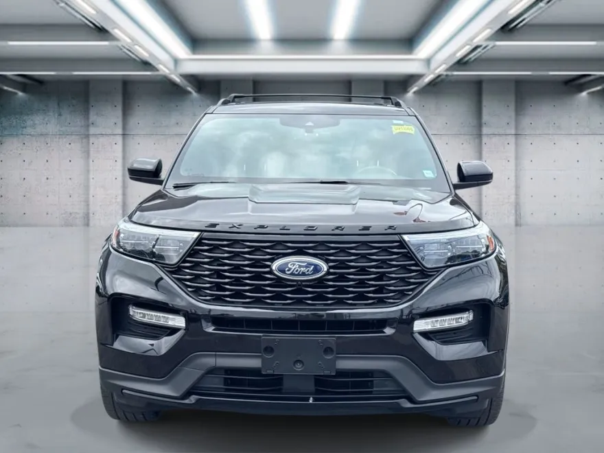 2023 Ford Explorer ST-Line photo 1
