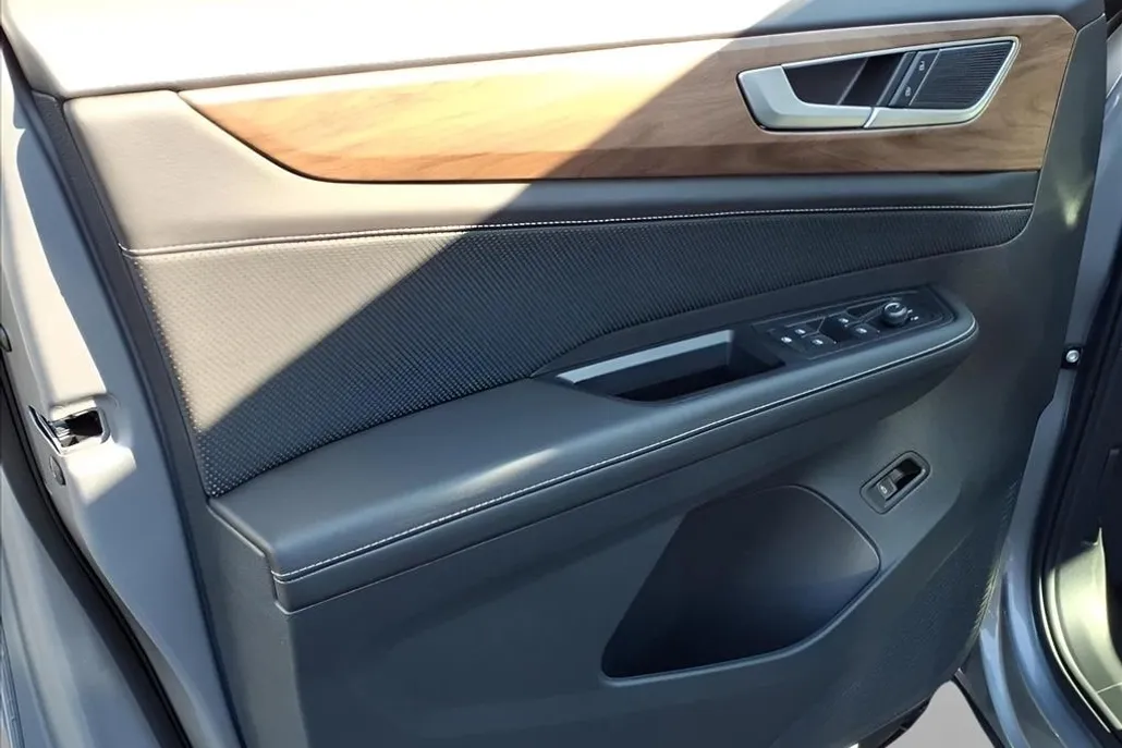 2026 Volkswagen Atlas SE Technology photo 1