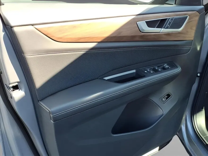 2026 Volkswagen Atlas SE Technology photo 1