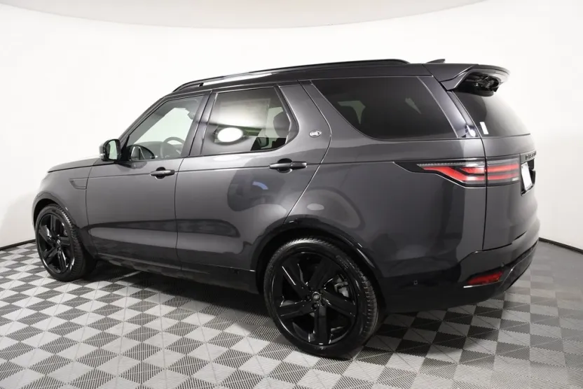 2024 Land Rover Discovery SE photo 1