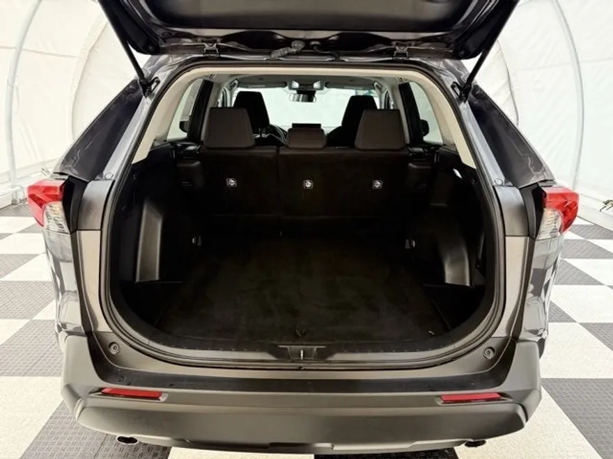 2024 Toyota RAV4 LE photo 1