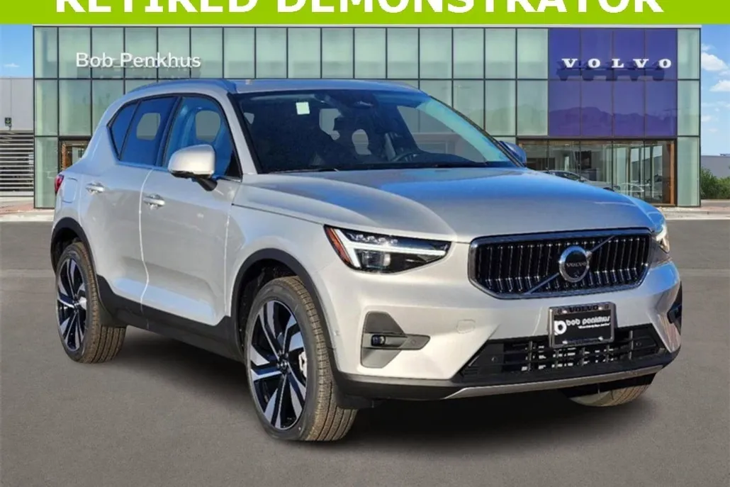 2025 Volvo XC40 Plus photo 1