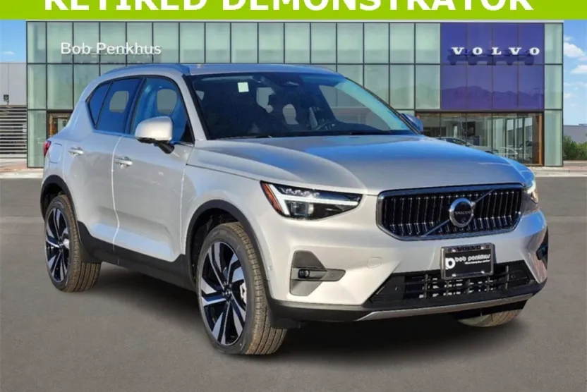 2025 Volvo XC40 Plus photo 1