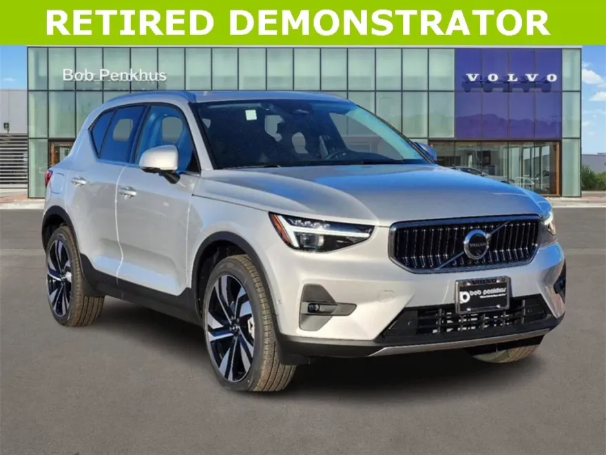 2025 Volvo XC40 Plus photo 1