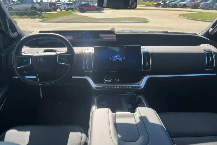 2025 Ford Expedition Platinum MAX photo 1