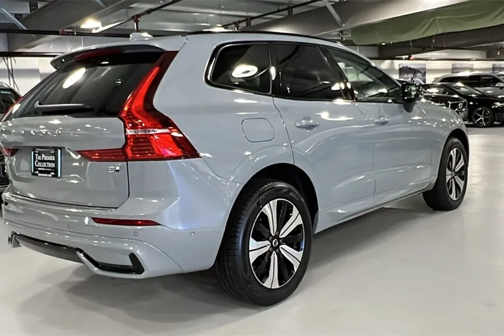 2025 Volvo XC60 Hybrid T8 Plus photo 1