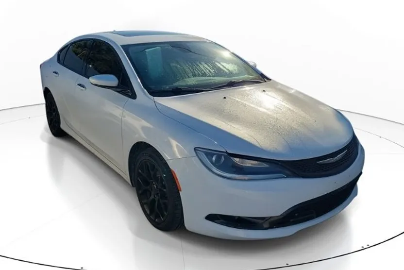 2015 Chrysler 200 C photo 1