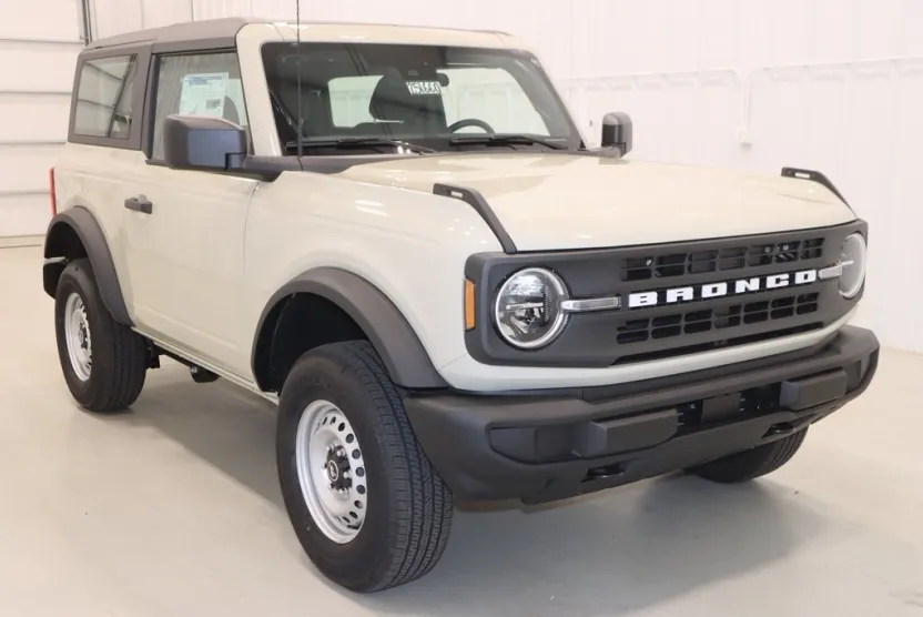 2025 Ford Bronco Base photo 1