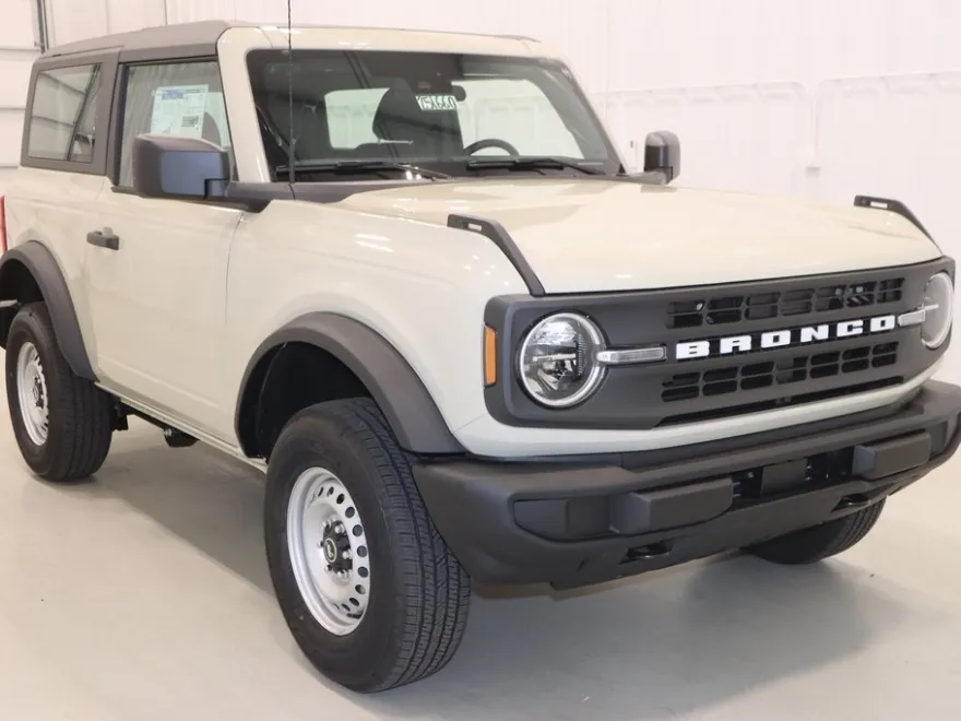 2025 Ford Bronco Base photo 1