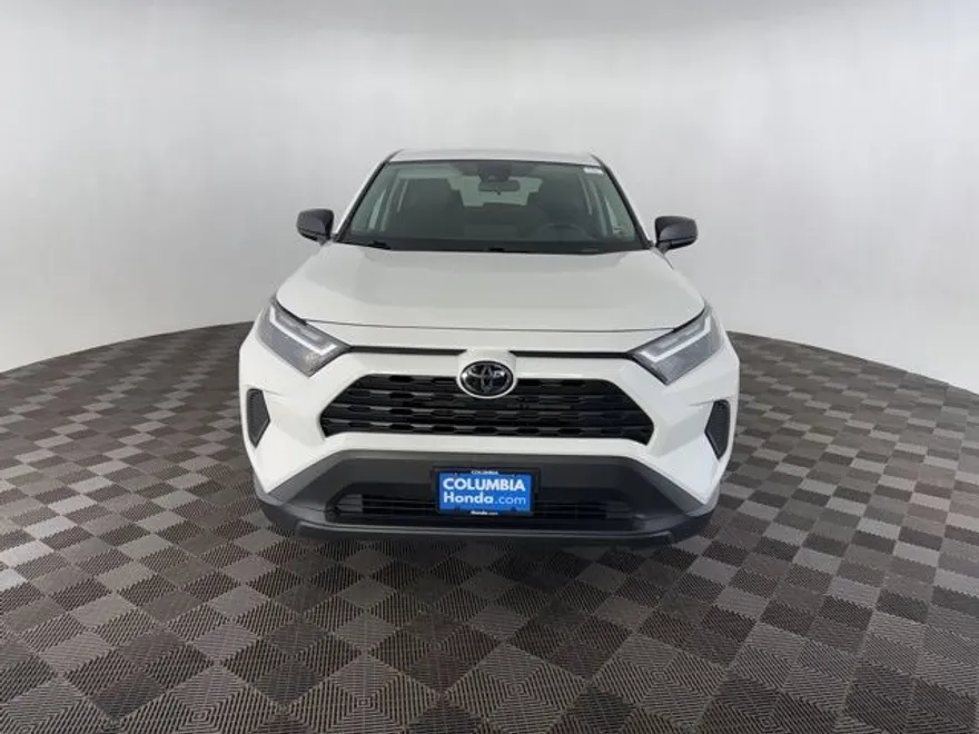 2024 Toyota RAV4 LE photo 1