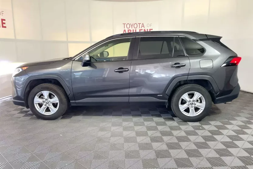 2020 Toyota RAV4 Hybrid XLE photo 1