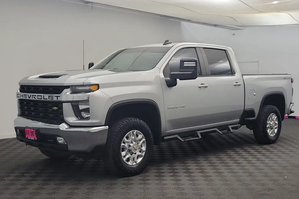 2022 Chevrolet Silverado 3500HD LT photo 1