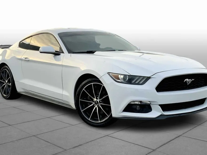 2016 Ford Mustang photo 1