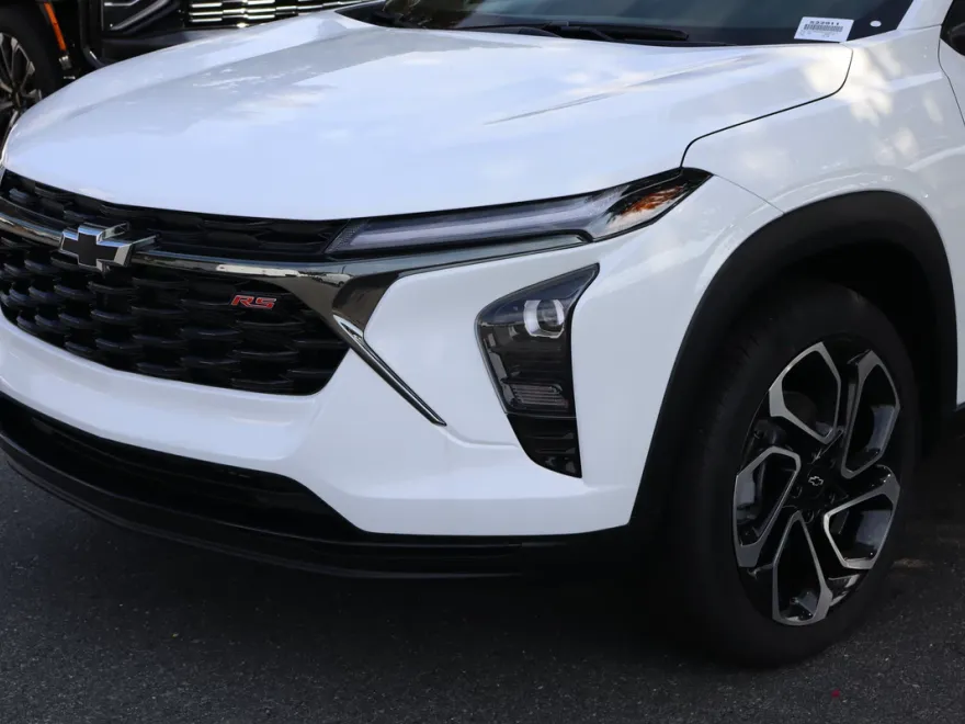 2025 Chevrolet Trax photo 1