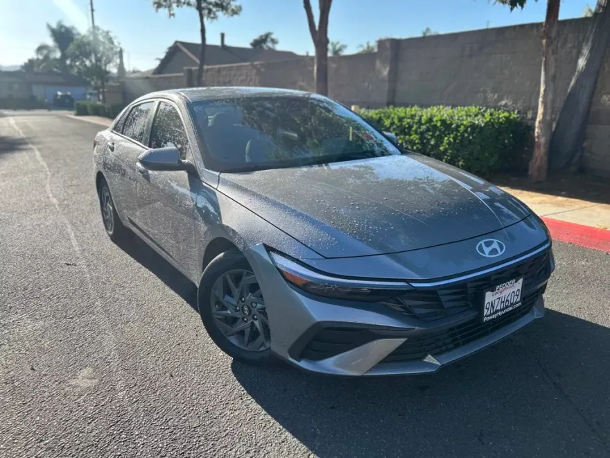 2024 Hyundai Elantra SEL photo 1