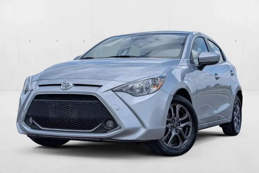 2020 Toyota Yaris LE photo 1
