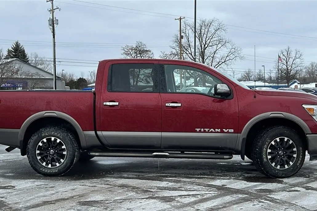 2018 Nissan Titan SV photo 1