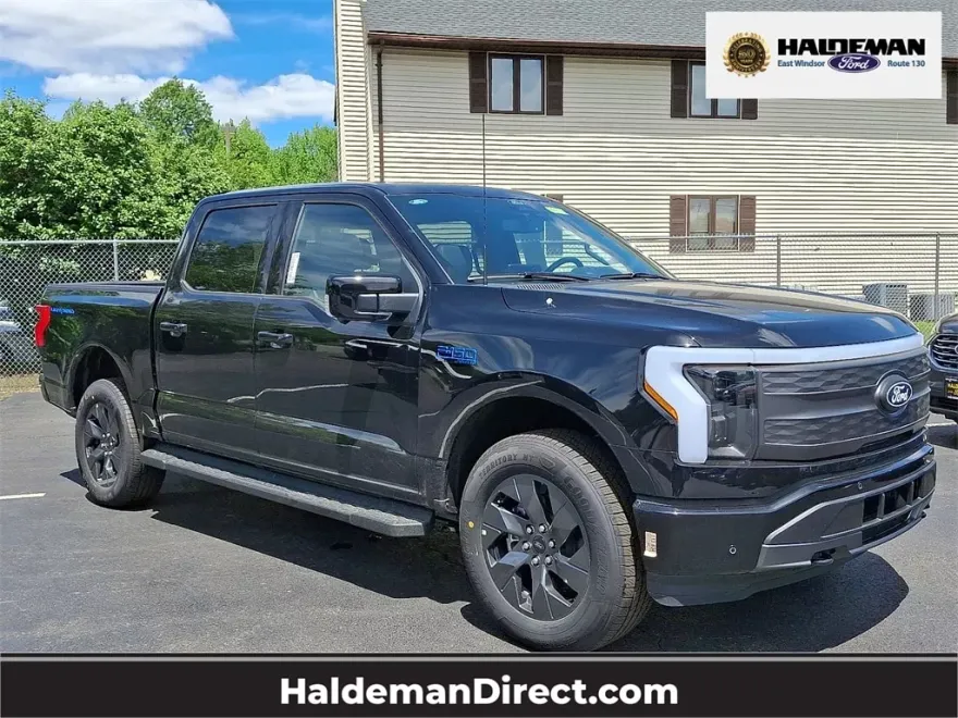 2025 Ford F-150 Lightning Lariat photo 1