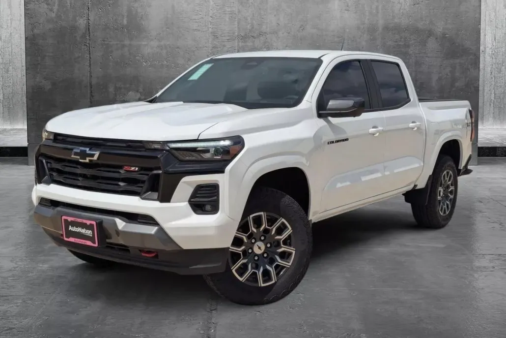 2025 Chevrolet Colorado Z71 photo 1