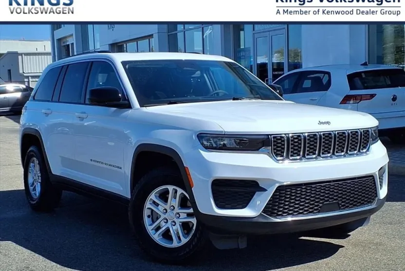 2023 Jeep Grand Cherokee Laredo photo 1