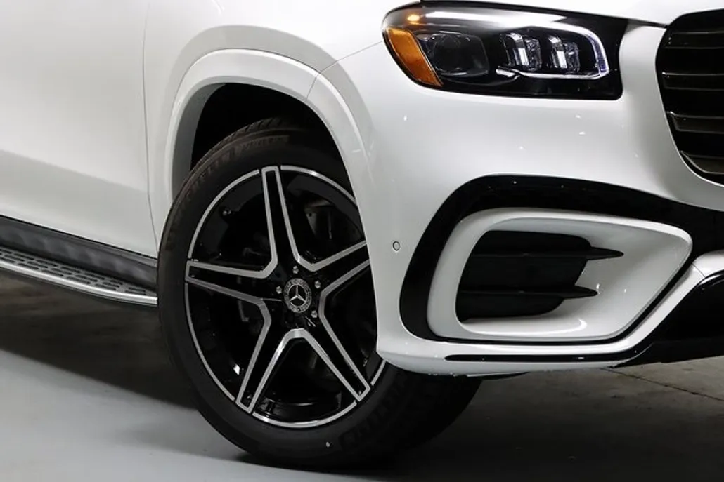 2026 Mercedes Benz GLS 450 4MATIC photo 1