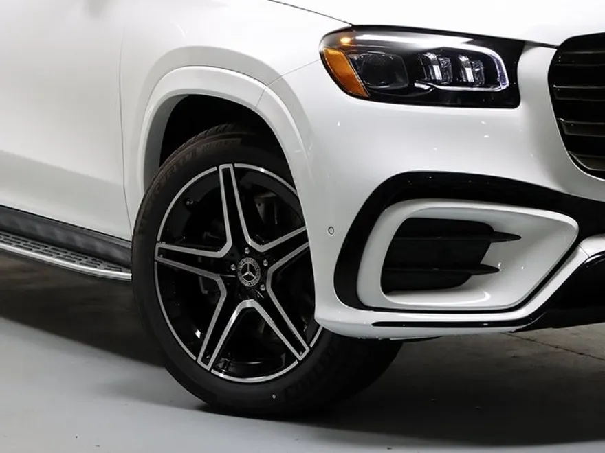 2026 Mercedes Benz GLS 450 4MATIC photo 1