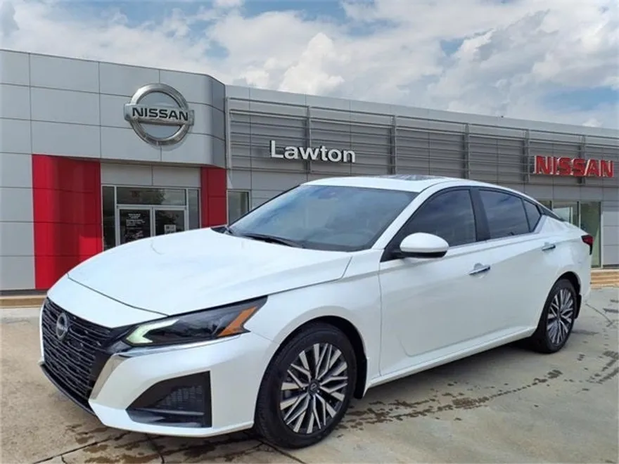2025 Nissan Altima 2.5 SV photo 1