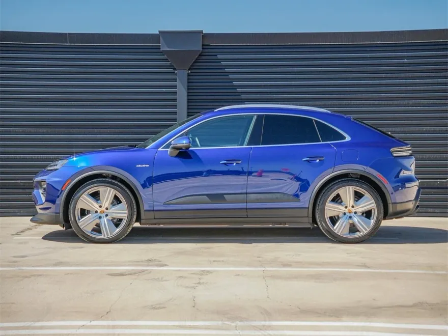 2024 Porsche Macan Electric 4 photo 2