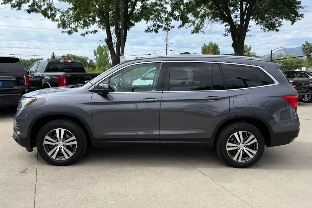 2017 Honda Pilot EX-L photo 1